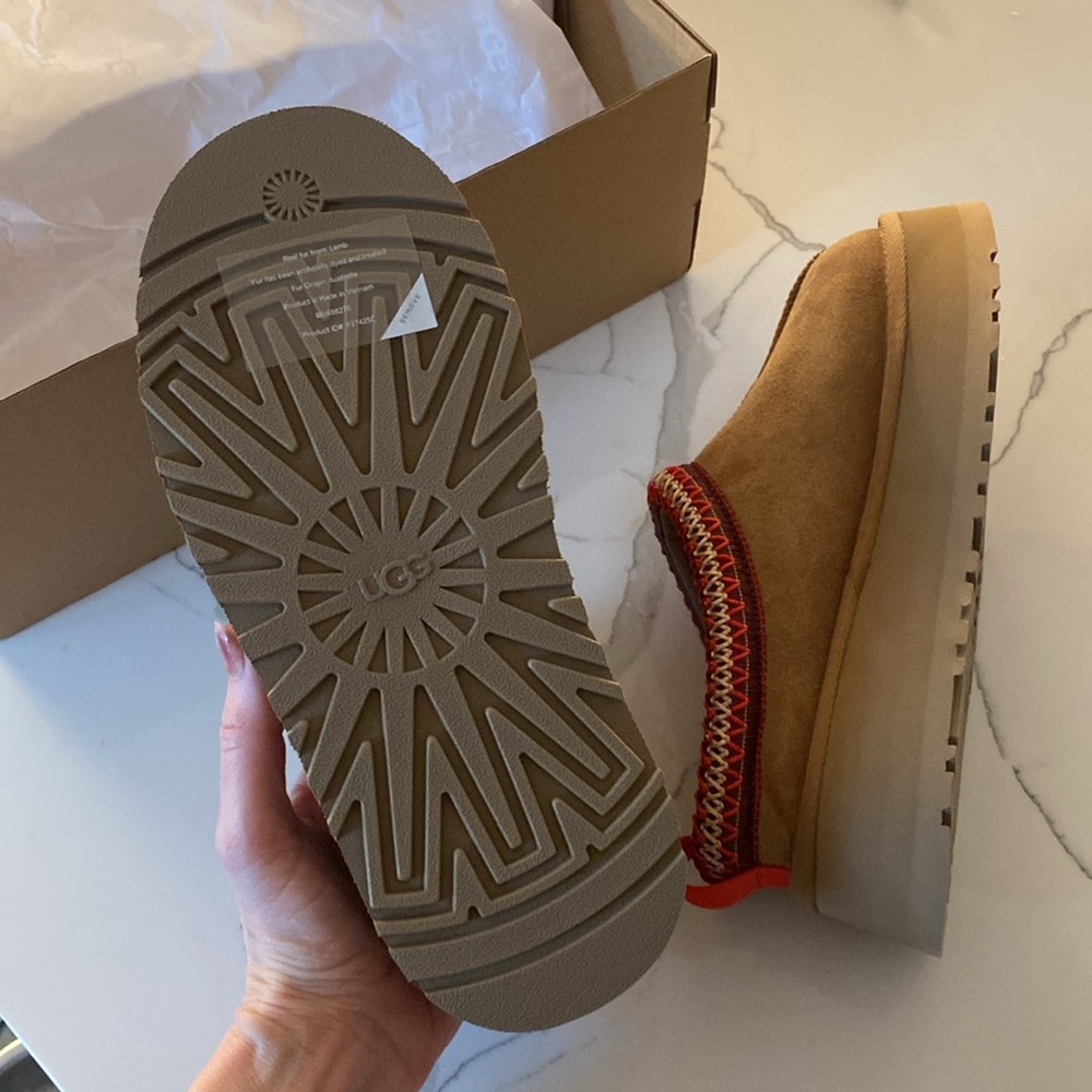 UGG Tazz II Chestnut, Slip-Ons with Red Accents. BRAND NEW. NEVER WORN - Picture 7 of 9